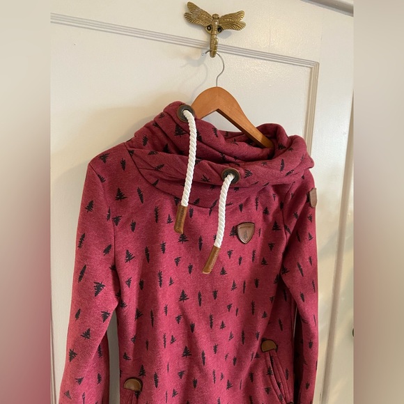 Wanakome Artemis Cowl Neck Hoodie Sweatshirt Cranberry Pine Trees M - Picture 3 of 12
